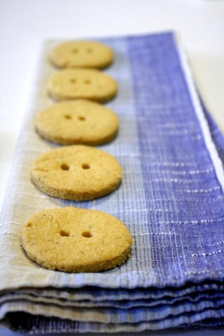 Bottoni piccanti (AKA biscotti che non sono ciò che sembrano) BottoniPiccanti4