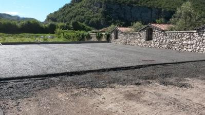 Parcheggio atobus Nago2 Drainbeton, il calcestruzzo drenante di Betonrossi applicato in tutta Italia