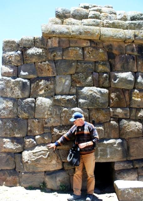 Perù: alla scoperta delle misteriose torri “Chullpa”, che sembrano emanare magiche energie