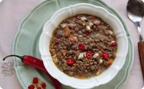 Minestra di lenticchie con castagne e peperoncino Minestra di lenticchie con castagne e peperoncino