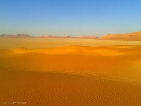 man deserto quarto vuoto