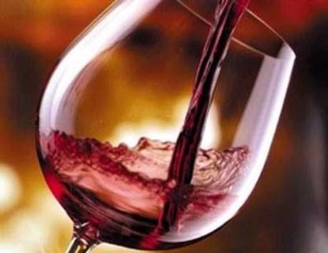 Bere vino prima dei pasti fa mangiare il 25% in più