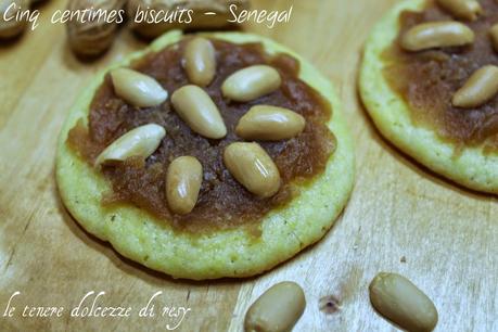 Cinq centimes biscuits - i biscotti di zucchero guarniti con burro di arachidi dal Senegal