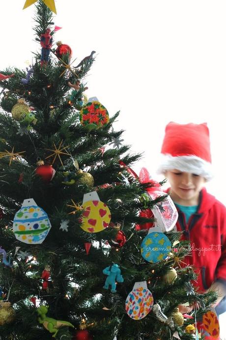 Un allegro albero di Natale e BUONE FESTE!