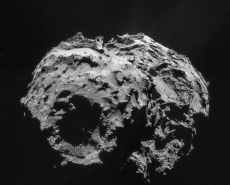 Una delle ultime immagini della Cometa 67P/Churyumov-Gerasimenko fotografata lo scorso 2 dicembre 2014. Crediti: ESA/Rosetta/NAVCAM – CC BY-SA IGO 3.0