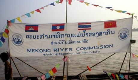 Mekong_River_Commission_banderole_au_Laos
