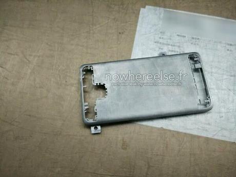 NEWS - Samsung Galaxy S6: Prime foto della cornice in alluminio e gli accessori originali
