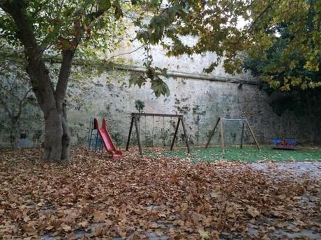 Crotone racconta poesie (Il parco giochi) Crotone racconta poesie (Il parco giochi)