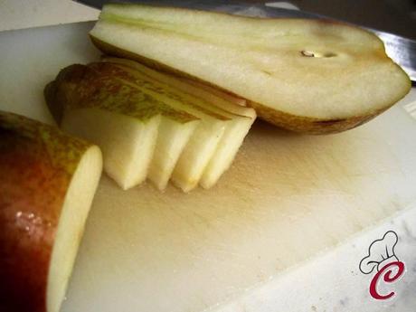 Gratin di gambi di carciofo, pere e patate: pregi, prestigi e versatilità che trasformano un 'ritaglio' in successo