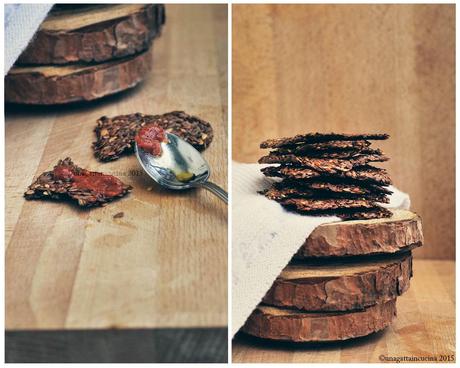 Raw crackers ai semi di lino e pomodori secchi | Raw flaxseed crackers with dried tomatoes