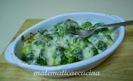 Broccoli gratinati al forno con Taleggio e Besciamella