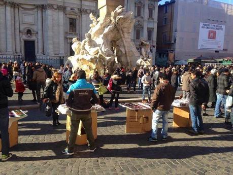 BENVENUTI AD ABUSILANDIA, LA PRIMA CITTA' AL MONDO REGALATA ALL'ESERCITO DEI VENDITORI ABUSIVI! DAL CORNETTARO DI VIA FRATTINA AI VENDITORI DI PATACCHE DEI FORI E PIAZZA NAVONA, DELIRIO E FOLLIA!