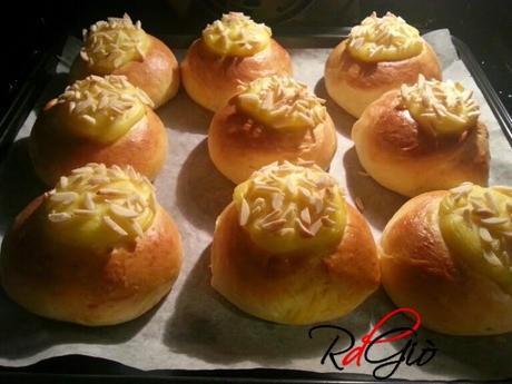 Brioches Veneziane con Crema Pasticcera