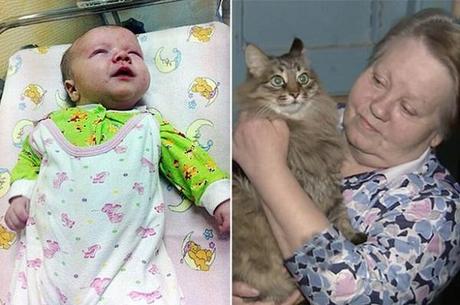 Russia, la gatta Masha salva un bambino abbandonato riscaldandolo