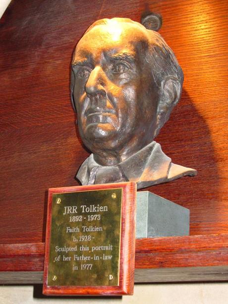 Il busto celebrativo di J.R.R. Tolkien dello scultore Steve Paterson in serie limitata - copia n. 2 di 50