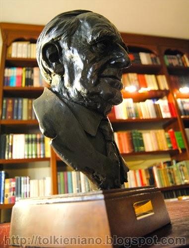 Il busto celebrativo di J.R.R. Tolkien dello scultore Steve Paterson in serie limitata - copia n. 2 di 50