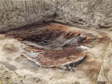 Archeologia. Scoperta una ricca sepoltura del 2000 a.C. contenente oro e un sacrificio umano.