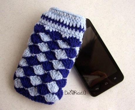 Porta-cellulare con apertura elastica Porta-cellulare con apertura elastica