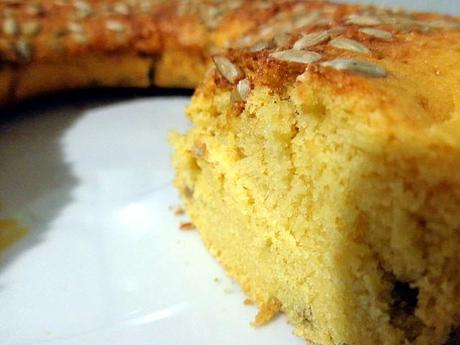 Non solo crudo ... ciambella con farina di ceci e semi di girasole