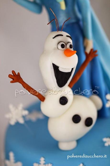 frozen elsa disney pasta di zucchero torta decorata cake design polvere di zucchero