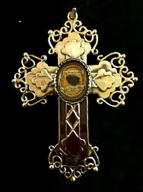 La croce pettorale-reliquiario per mons. Edoardo A. Cerrato