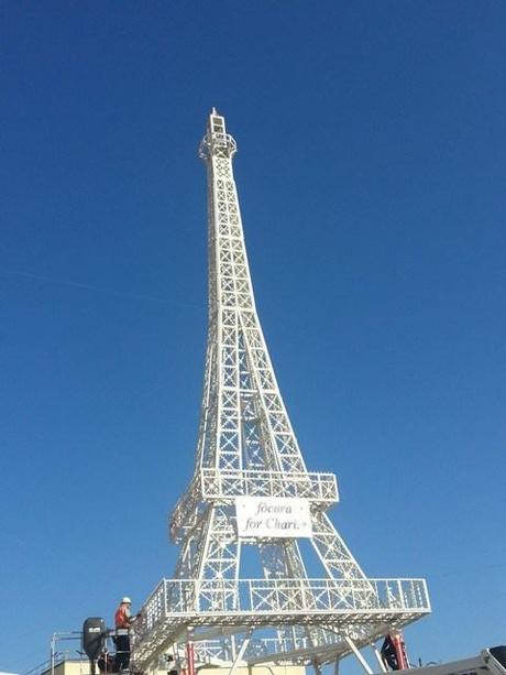 Fòcara for Charlie è un segno forte di vicinanza ai drammatici fatti di Parigi. La Torre Eiffel brillerà nei giorni del fuoco per questo motivo a Novoli”