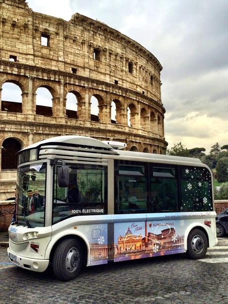 A Roma se usi i mezzi pubblici per andare a lavoro paghi, per andare a fare shopping è gratis. È successo anche questo Natale. Perché?