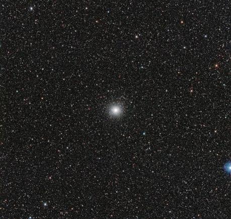 L'ammasso globulare Messier 54, che non appartiene alla Via Lattea, ma fa parte di una piccola galassia satellite, la Galassia Nana del Sagittario. Crediti: ESO