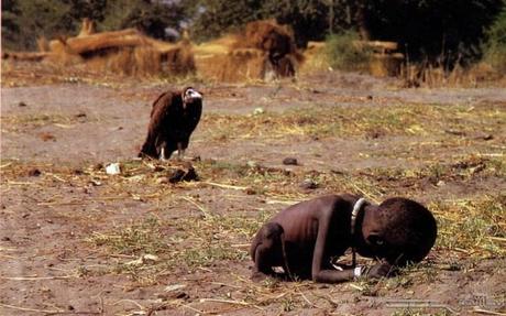 Kevin-Carter-avvoltoio-bambina