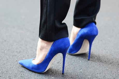 nobodyknowsmarc-com-gianluca-senese-milan-fashion-week-street-style-details-shoes-blue-suede-stiletto