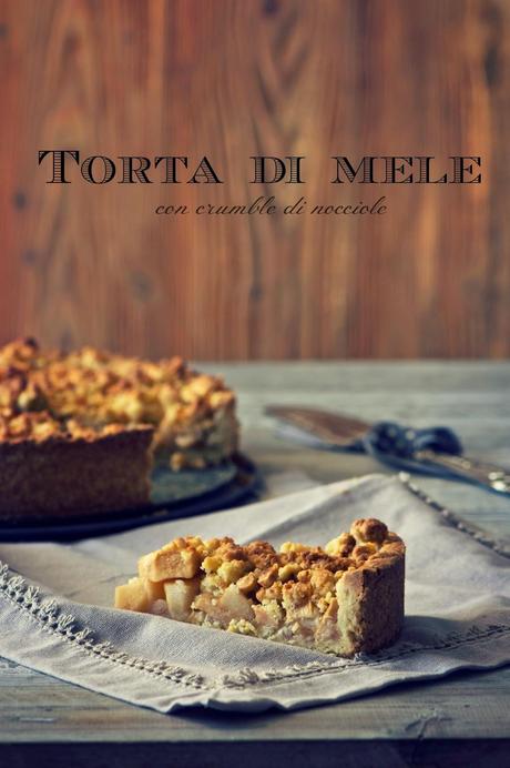 Torta di mele con crumble alle nocciole