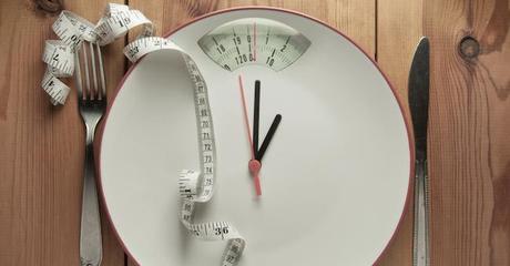 Dieta dell’orologio, mangiare ogni 12 ore per perdere peso