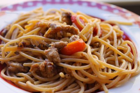 Primi: Spaghetti integrali con salsiccia e pomodorini