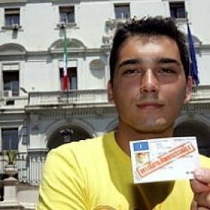 Gli estremisti islamici non danno la patente alle donne, in Italia invece la ritirano ai gay
