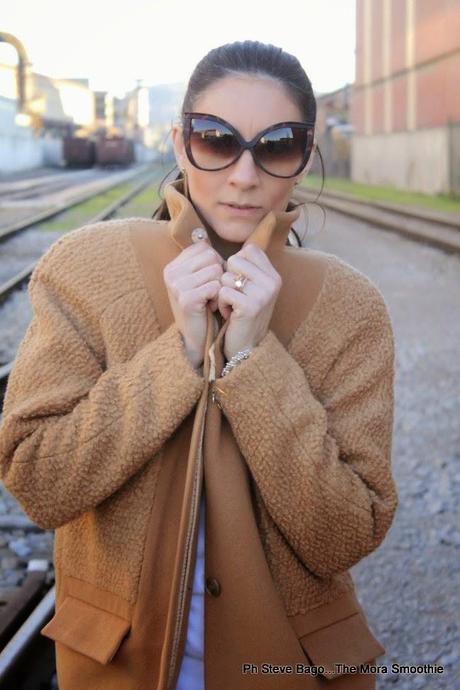 outfit, look, fashion, fashionblogger, isabel garcia, converse, nau, dansk smykkekunst, coat, camel coat, earrings, shoes, pants, sunglasses, shopping, shopping on line, italianblogger, fashionboggeritaliane, outfitoftheday, model, girl, paola buonacara, themorasmoothie