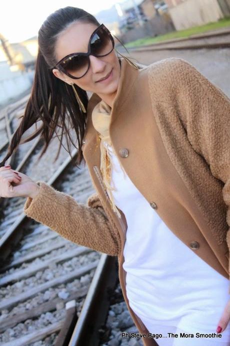 outfit, look, fashion, fashionblogger, isabel garcia, converse, nau, dansk smykkekunst, coat, camel coat, earrings, shoes, pants, sunglasses, shopping, shopping on line, italianblogger, fashionboggeritaliane, outfitoftheday, model, girl, paola buonacara, themorasmoothie