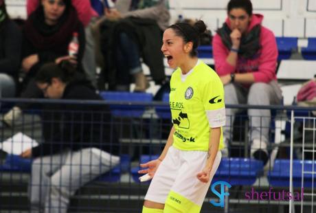 Michela Muzi segna il gol dell'1-2 nella sfida tra Olimpus e Città di Falconara