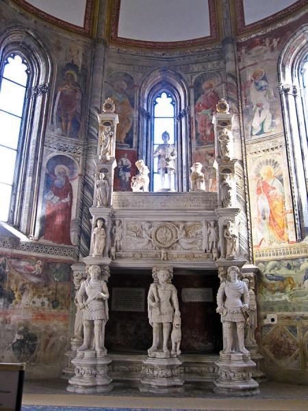 Foto di Armando Mancini - Flickr: Napoli - Chiesa di San Giovanni a Carbonara.