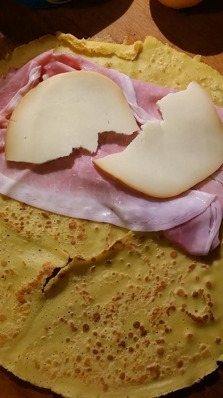 Creps di farina di ceci ai due prosciutti gratinate