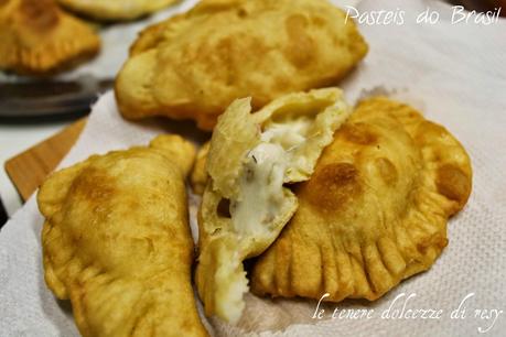 Pastel de queijo, de carne moida, de queijo e presunto, sabor pizza  -  il cibo di strada in Brasile