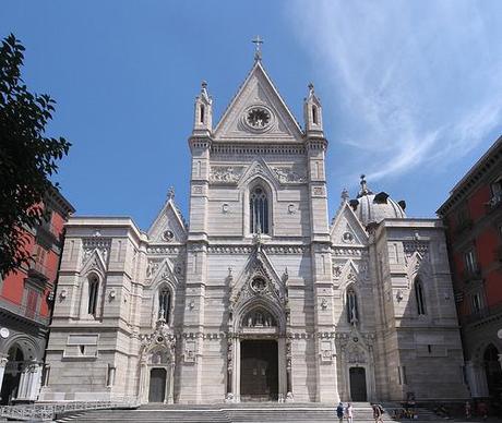 Passeggiando per Napoli: via Duomo e la sua storia