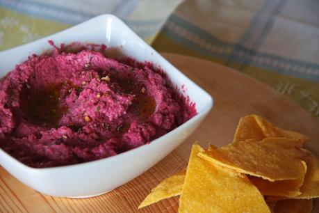 Hummus alla barbabietola e Tortilla chips