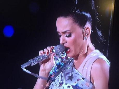 Katy Perry esprime la sua passione per il Wiimote durante il Super Bowl - Notizia