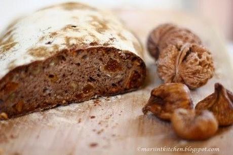 PANE CON FICHI, NOCI E...LIEVITO MADRE!!