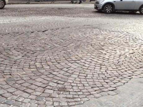 Tutto lo schifo che Sergio Mattarella potrà vedere nel percorso di insediamento da Montecitorio al Quirinale passando per Piazza Venezia. Quaranta immagini per mettere in guardia il Presidente