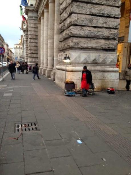 Tutto lo schifo che Sergio Mattarella potrà vedere nel percorso di insediamento da Montecitorio al Quirinale passando per Piazza Venezia. Quaranta immagini per mettere in guardia il Presidente