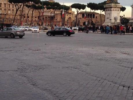 Tutto lo schifo che Sergio Mattarella potrà vedere nel percorso di insediamento da Montecitorio al Quirinale passando per Piazza Venezia. Quaranta immagini per mettere in guardia il Presidente