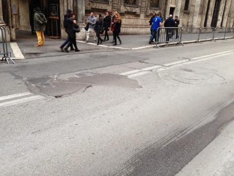 Tutto lo schifo che Sergio Mattarella potrà vedere nel percorso di insediamento da Montecitorio al Quirinale passando per Piazza Venezia. Quaranta immagini per mettere in guardia il Presidente