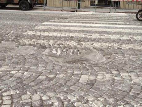 Tutto lo schifo che Sergio Mattarella potrà vedere nel percorso di insediamento da Montecitorio al Quirinale passando per Piazza Venezia. Quaranta immagini per mettere in guardia il Presidente