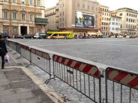 Tutto lo schifo che Sergio Mattarella potrà vedere nel percorso di insediamento da Montecitorio al Quirinale passando per Piazza Venezia. Quaranta immagini per mettere in guardia il Presidente